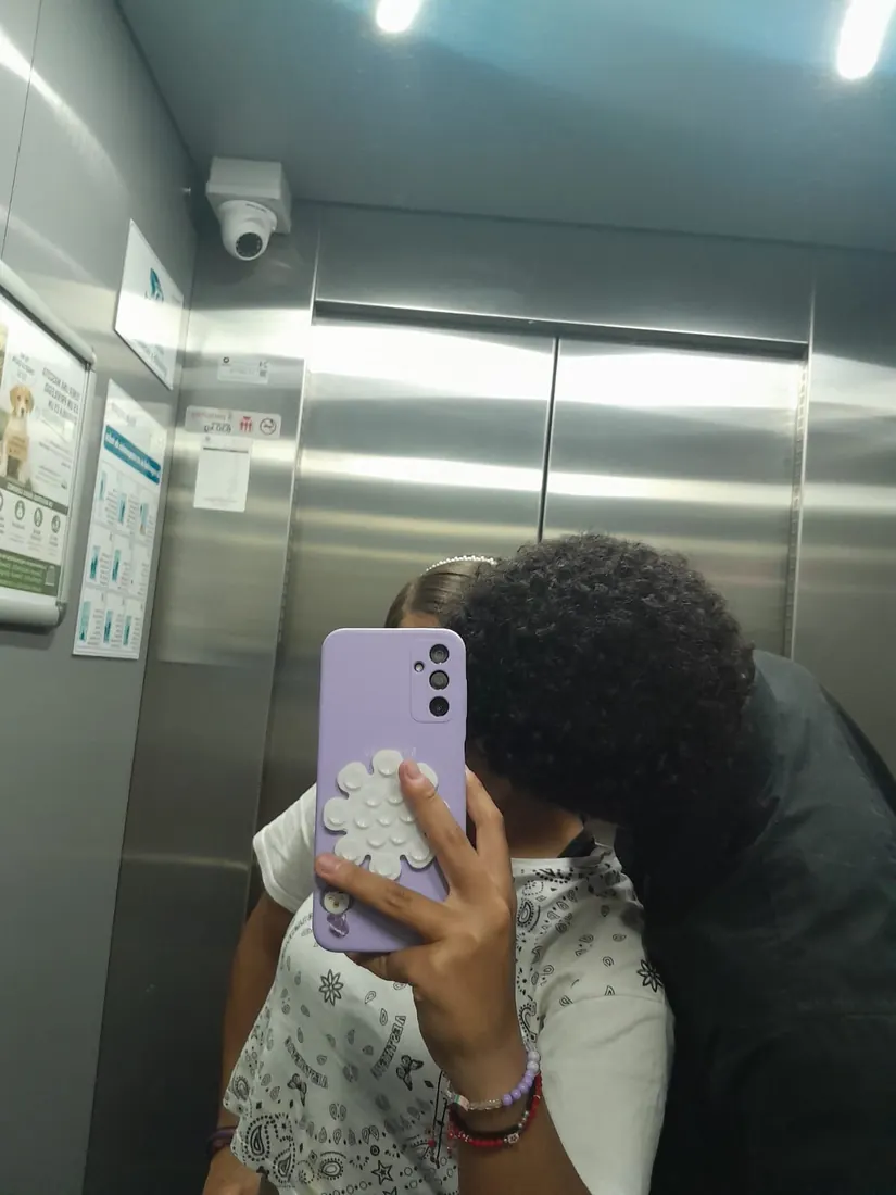 Beso en el ascensor